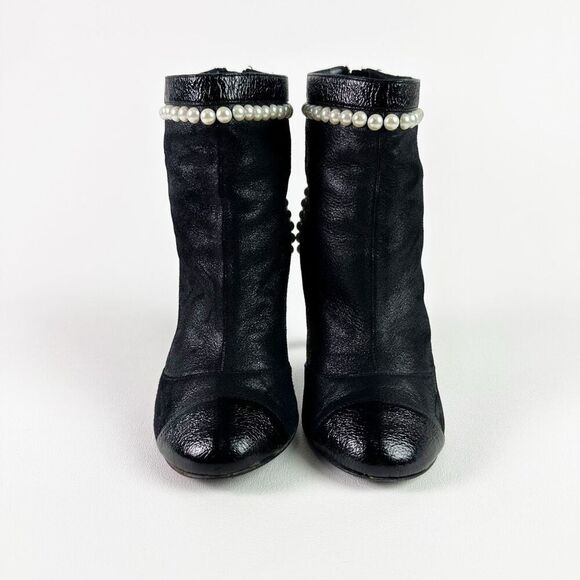 CHANEL Pearl Heel Black Ankle Boots Size 38 Booties CC Logo Metallic Leather - Picture 5 of 12
